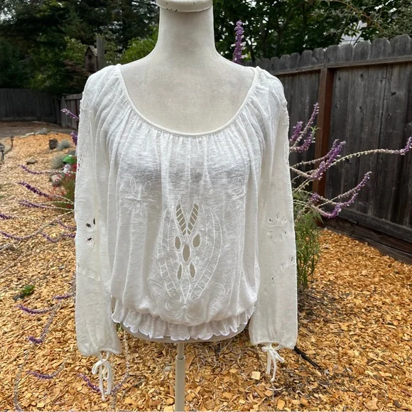 Free People Ivory Cut Out Peasant Blouse - Size Medium - Picture 2 of 14